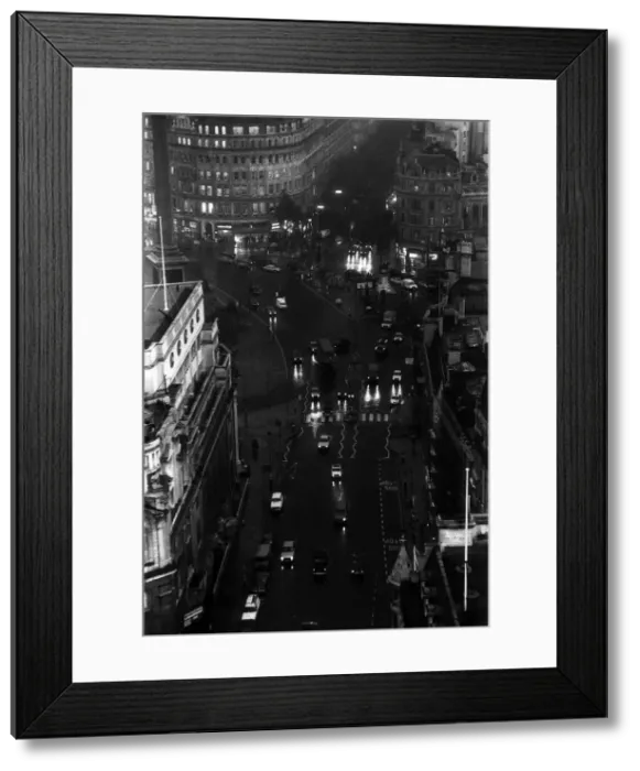 Framed Print : Drivers make their way through the gloom at lunchtime in London August 1981 Framed Print : Drivers make their way through the gloom at lunchtime in London August 1981