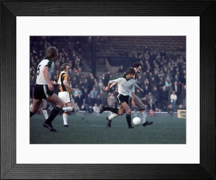 Framed Print : Hull City 3 v Plymouth Argyle 1. Billy Bremner in action. 20th November 1976 Framed Print : Hull City 3 v Plymouth Argyle 1. Billy Bremner in action. 20th November 1976