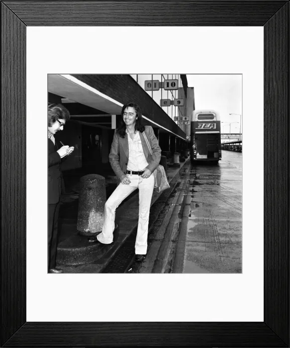Framed Print : American rock singer Alice Cooper arrives in London ahead of his tour Framed Print : American rock singer Alice Cooper arrives in London ahead of his tour