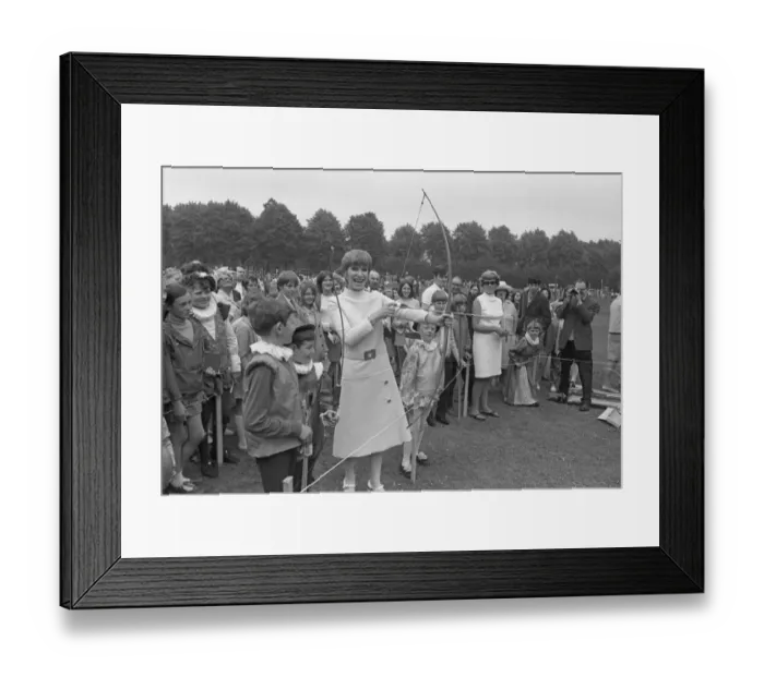 Framed Print : Actress Wendy Craig paid a visit to Warwick to open the Emscote Lawn School Elizabethan Framed Print : Actress Wendy Craig paid a visit to Warwick to open the Emscote Lawn School Elizabethan