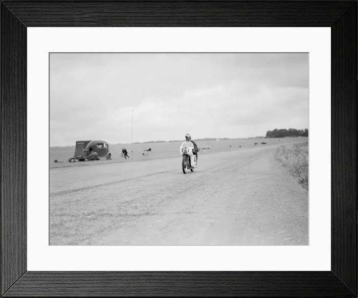 Framed Print : Action from the Daily Herald Motor Cycle Racing Championship at Thruxton Framed Print : Action from the Daily Herald Motor Cycle Racing Championship at Thruxton