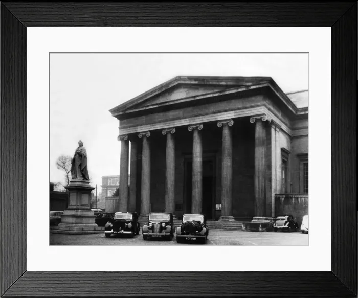Framed Print : View of the Shire Hall in the town of Worcester. 5th January 1953 Framed Print : View of the Shire Hall in the town of Worcester. 5th January 1953