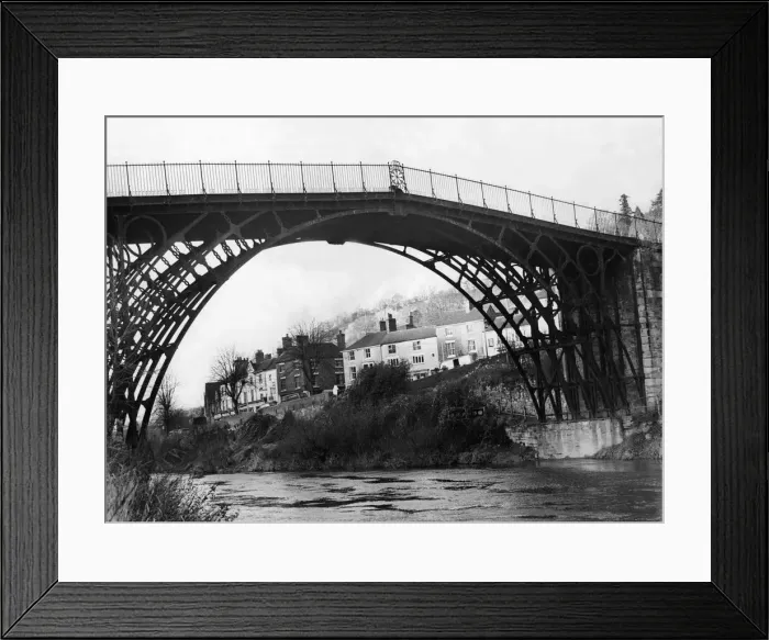 Framed Print : The famous iron bridge which crosses the River Severn at Ironbridge, Shropshire