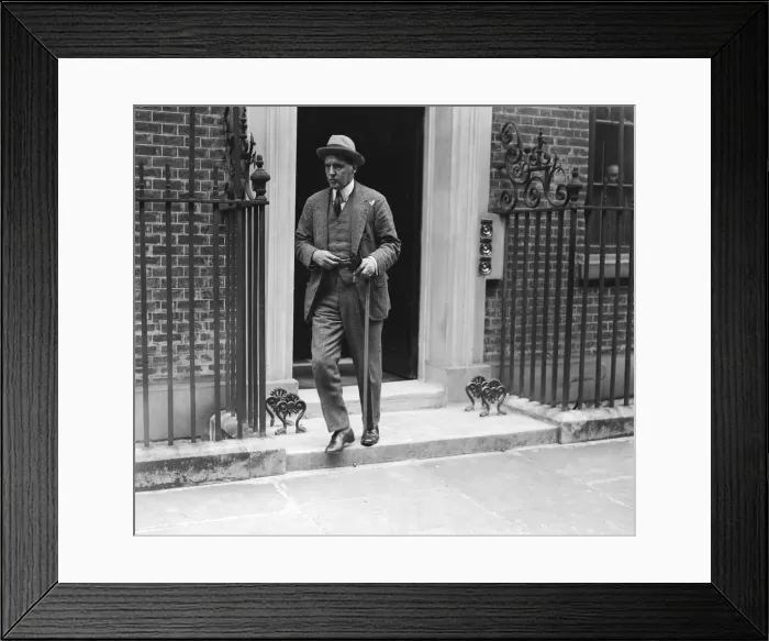 Framed Print : Lord Birkenhead seen here leaving 10 Downing Street following crisis talks on the first Framed Print : Lord Birkenhead seen here leaving 10 Downing Street following crisis talks on the first