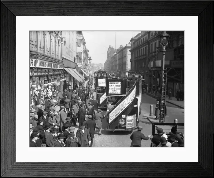Framed Print : General scene in Regents Street on the 10th day of the General Strike Framed Print : General scene in Regents Street on the 10th day of the General Strike