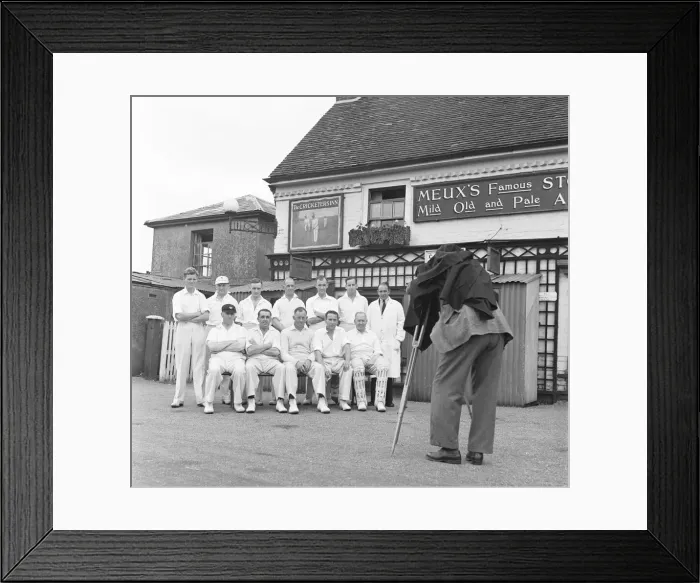 Framed Print : A cricket team poses outside The Cricketers public house in Meopham in Kent Circa June