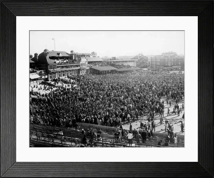 Framed Print : Crowds invade the pitch at The Oval, Kennington after The West Indies beat England Framed Print : Crowds invade the pitch at The Oval, Kennington after The West Indies beat England