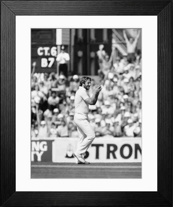 Framed Print : The Ashes. England v Australia 6th Test match, Day One at the Kennington Oval Framed Print : The Ashes. England v Australia 6th Test match, Day One at the Kennington Oval