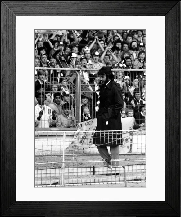 Framed Print : F. A. Cup Final replay at Wembley. Tottenham Hotspur v. Queens Park Rangers