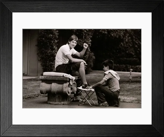 Framed Print : World Cup 1986 in Mexico. England striker Gary Lineker gets his boots polished by a Framed Print : World Cup 1986 in Mexico. England striker Gary Lineker gets his boots polished by a