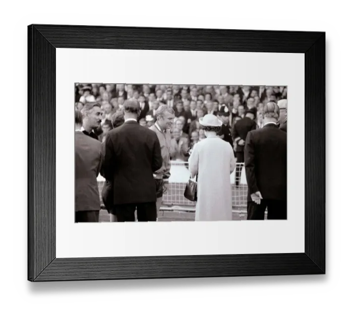 Framed Print : Bobby Moore presents the England team to the Queen Elizabeth II World Cup Framed Print : Bobby Moore presents the England team to the Queen Elizabeth II World Cup