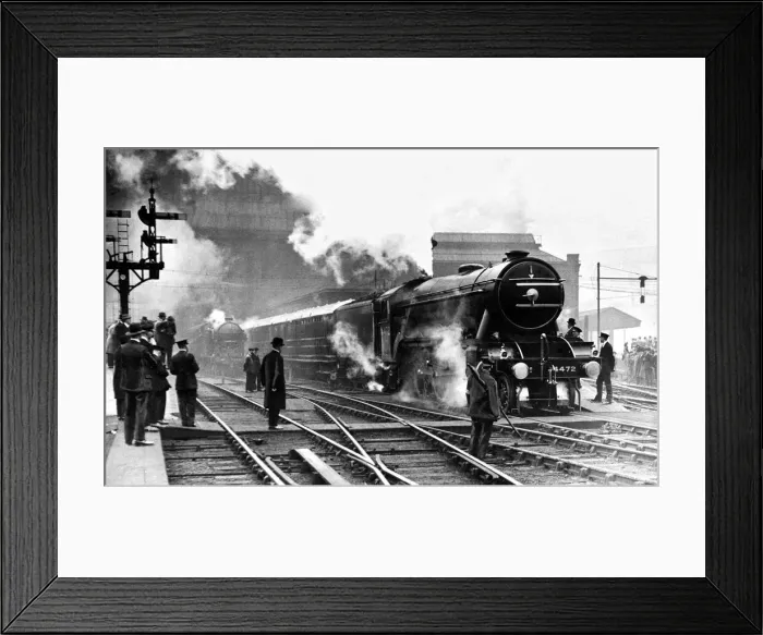Framed Print : The Flying Scotman leaving Kings Cross in its intial non-stop run to Scotland Framed Print : The Flying Scotman leaving Kings Cross in its intial non-stop run to Scotland