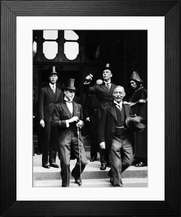 Framed Print : Prince of Wales (later King Edward VIII) with his younger Prince Albert (King George VI Framed Print : Prince of Wales (later King Edward VIII) with his younger Prince Albert (King George VI