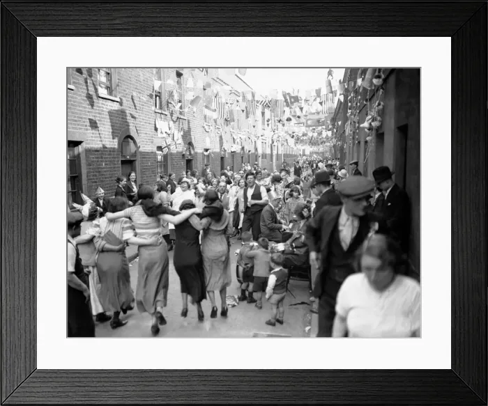 Framed Print : Street Party in Londons East End in celebration of King George V Silver Jubilee Framed Print : Street Party in Londons East End in celebration of King George V Silver Jubilee