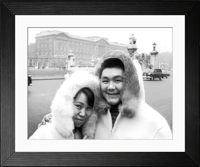 Framed Print : Eskimos Kitty Williams and husband John were suitably with Buckingham Palace for were