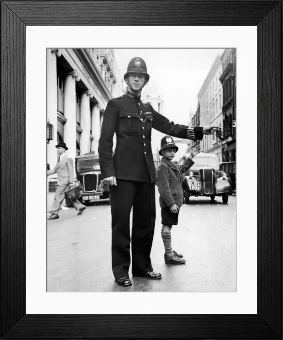 Framed Print : Policeman John Breeze on duty at the junction of Bow Street and Long Acre Road in London Framed Print : Policeman John Breeze on duty at the junction of Bow Street and Long Acre Road in London
