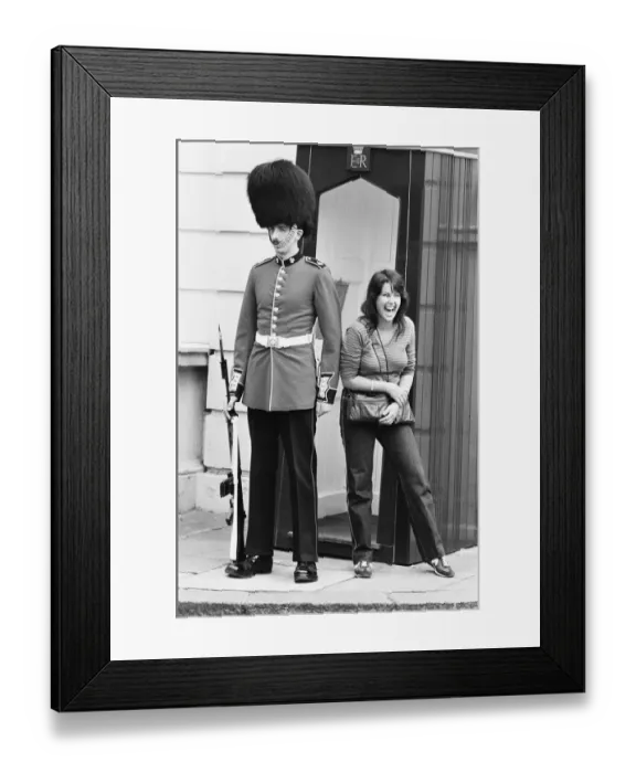 Framed Print : A guardsman standing outside Clarence House, the residence of the Queen Mother