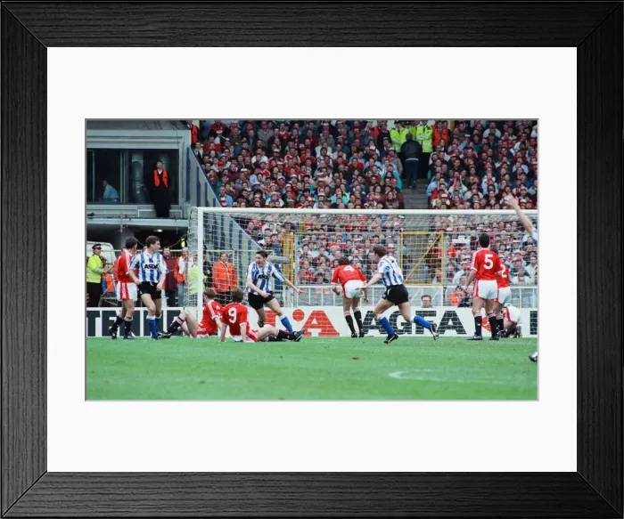 Framed Print : Rumbelows Cup Cup Final at Wembley Stadium. Sheffield Wednesday 1 v Manchester Framed Print : Rumbelows Cup Cup Final at Wembley Stadium. Sheffield Wednesday 1 v Manchester