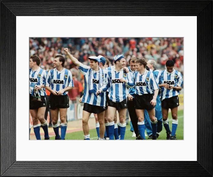 Framed Print : Rumbelows Cup Cup Final at Wembley Stadium. Sheffield Wednesday 1 v Manchester