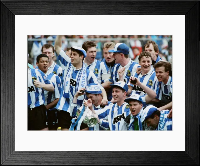 Framed Print : Rumbelows Cup Cup Final at Wembley Stadium. Sheffield Wednesday 1 v Manchester Framed Print : Rumbelows Cup Cup Final at Wembley Stadium. Sheffield Wednesday 1 v Manchester