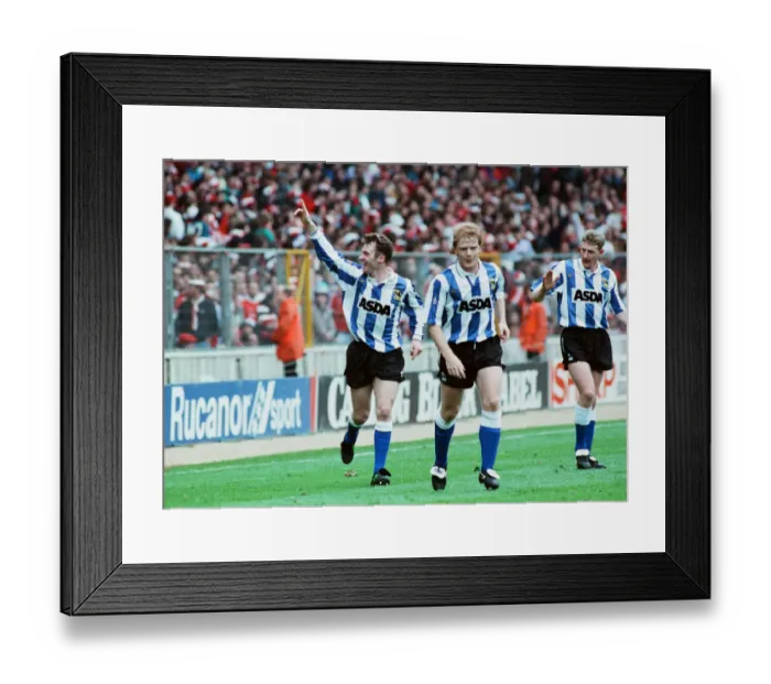 Framed Print : Rumbelows Cup Cup Final at Wembley Stadium. Sheffield Wednesday 1 v Manchester