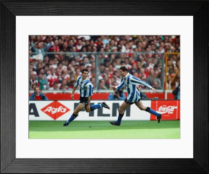 Framed Print : Coca Cola Cup Final at Wembley Stadium. Arsenal 2 v Sheffield Wednesday 1