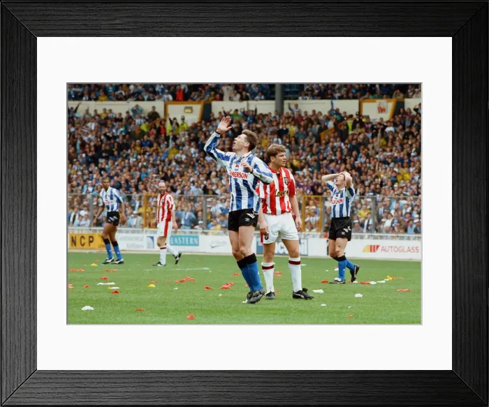 Framed Print : FA Cup Semi Final at Wembley Stadium. Sheffield Wednesday 2 v Sheffield United 1