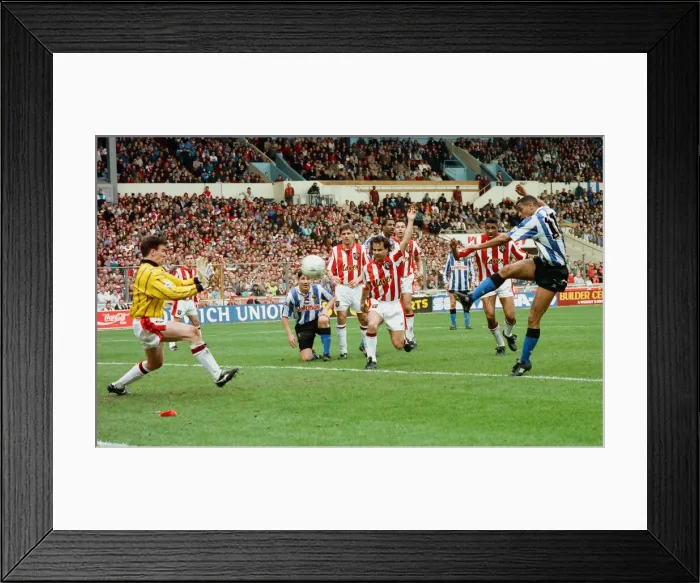Framed Print : FA Cup Semi Final at Wembley Stadium. Sheffield Wednesday 2 v Sheffield United 1