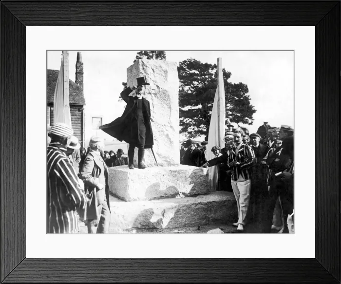 Framed Print : Archdeacon Fearon of Winchester speaking from the monument of cricket at Hambledon Framed Print : Archdeacon Fearon of Winchester speaking from the monument of cricket at Hambledon