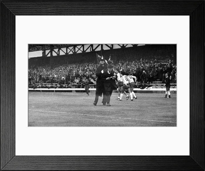 Framed Print : World Cup Russia versus Chile 20th July 1966 An over enthusistic Chileon Framed Print : World Cup Russia versus Chile 20th July 1966 An over enthusistic Chileon