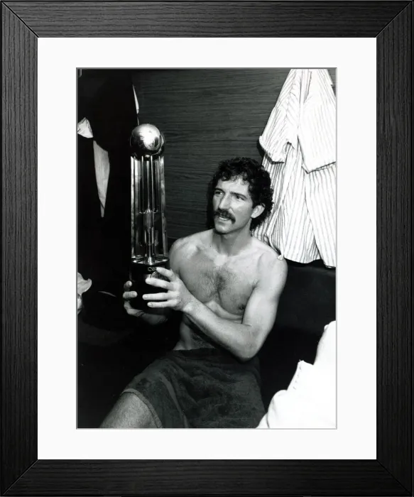 Framed Print : Liverpool captain Graeme Souness back in the dressing room after his sides 1 - 1 draw Framed Print : Liverpool captain Graeme Souness back in the dressing room after his sides 1 - 1 draw