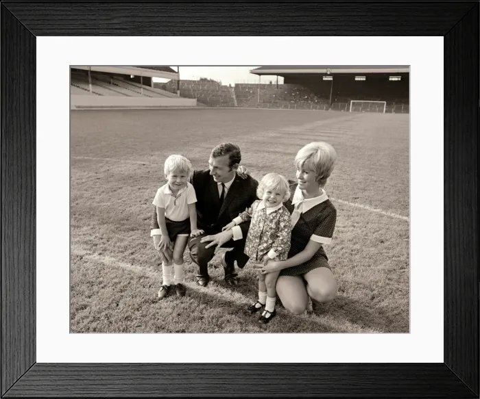 Framed Print : Bob Wilson and Children 1969 Arsenal Goalkeeper Football September 1969