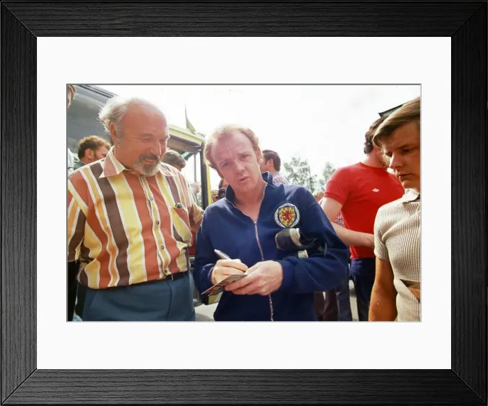 Framed Print : World Cup 1974 Billy Bremner signing autographs after a Scotland training Framed Print : World Cup 1974 Billy Bremner signing autographs after a Scotland training