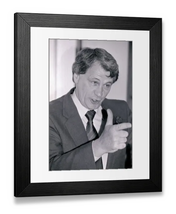 Framed Print : Bobby Robson - April 1985 England manager Framed Print : Bobby Robson - April 1985 England manager