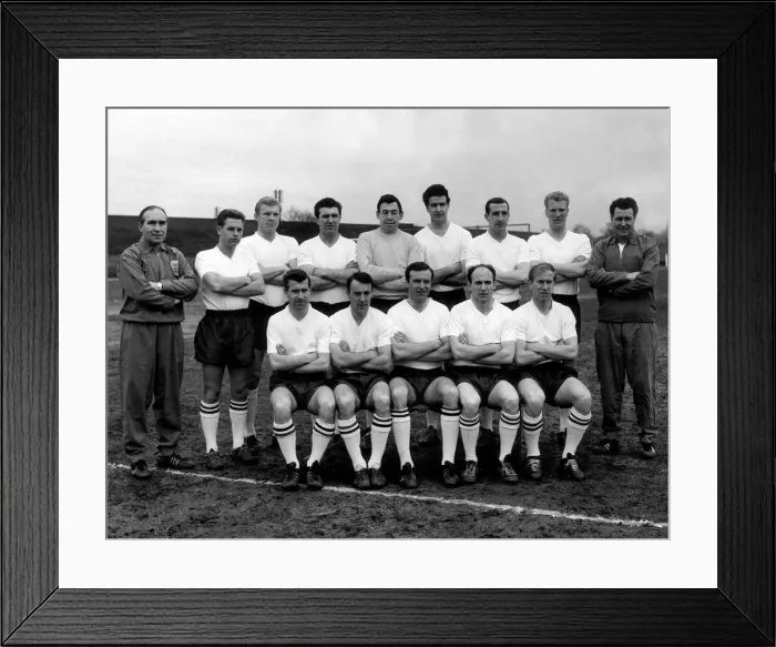 Framed Print : Team to meet Scotland at Wembley April 1963 International squad back row l-r Alf