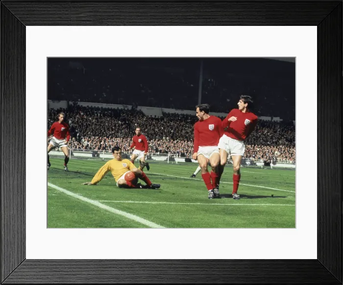 Framed Print : Gordon Banks dives to save the ball. Also in the penalty area watching from left to right