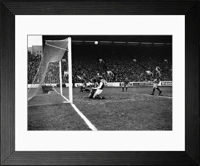 Framed Print : Sheffield Wednesday v Scunthorpe United FA Cup fourth round match at Hillsborough January Framed Print : Sheffield Wednesday v Scunthorpe United FA Cup fourth round match at Hillsborough January