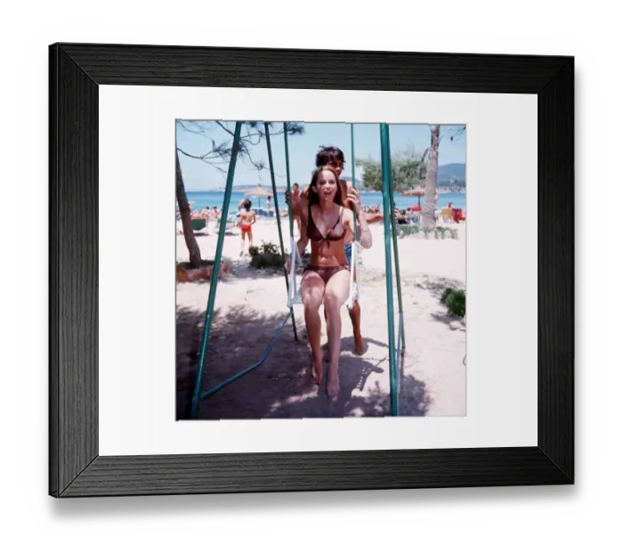 Framed Print : Footballer George Best with actress and model Susan George on holiday in Palma Nova