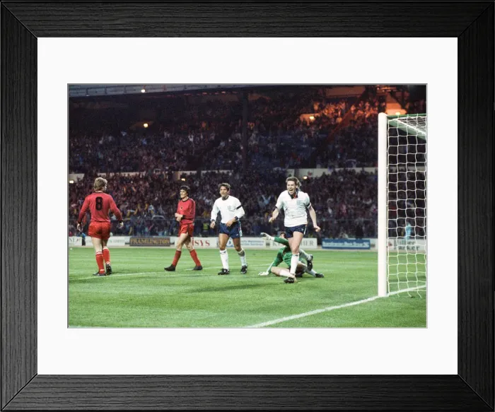 Framed Print : 1990 World Cup Qualifier at Wembley Stadium. England 5 v Albania 0 Framed Print : 1990 World Cup Qualifier at Wembley Stadium. England 5 v Albania 0