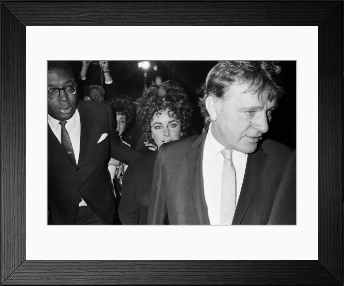 Framed Print : Richard Burton & Liz Taylor at Paris Fashion Week, Sunday 21st January 1968 Framed Print : Richard Burton & Liz Taylor at Paris Fashion Week, Sunday 21st January 1968