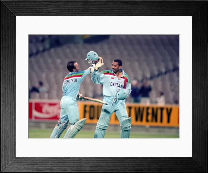 Framed Print : Cricket World Cup 1992 - Australia: England v. South Africa at Melbourne Framed Print : Cricket World Cup 1992 - Australia: England v. South Africa at Melbourne