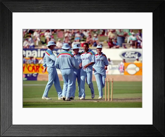 Framed Print : Cricket World Cup 1992 - Australia: England v. Zimbabwe at Albury. Zimbabwe won by 9 runs Framed Print : Cricket World Cup 1992 - Australia: England v. Zimbabwe at Albury. Zimbabwe won by 9 runs
