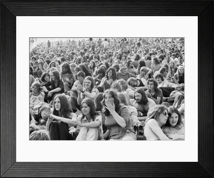 Framed Print : Reading Pop Festival. crowds waiting for the bands to take the stage during
