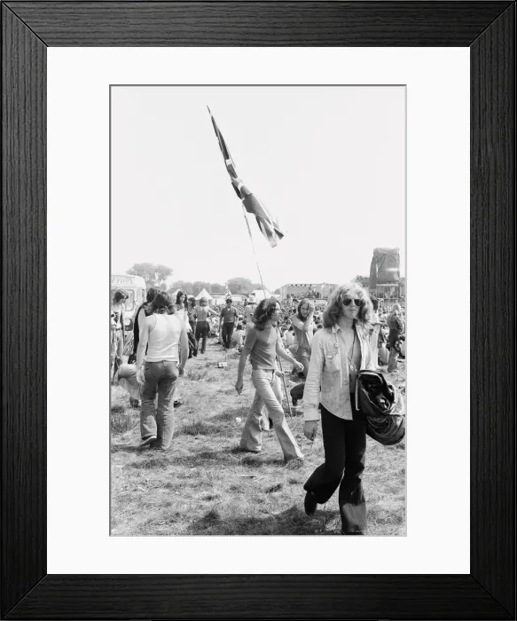 Framed Print : Reading Pop Festival. Young festival goers carrying the Union Jack flag as they