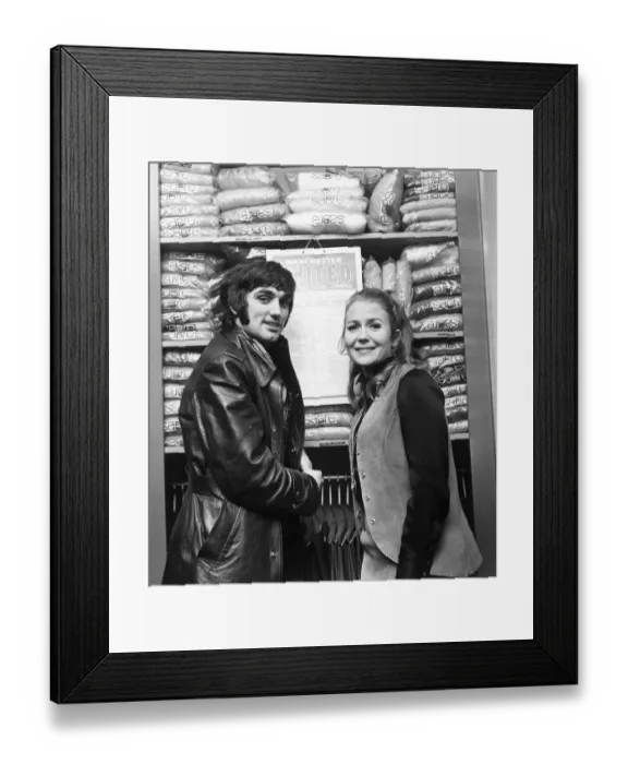 Framed Print : Footballer George Best meets Actress Juliet Mills in his boutique in Manchester