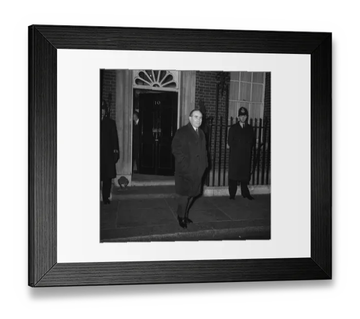 Framed Print : Sir Alfred Ramsey leaving No 10 Downing Street 7  /  2  /  67 X1245 Box X112