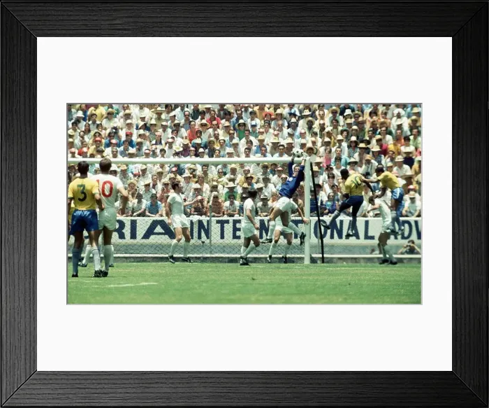 Framed Print : World Cup 1970 Group C England 0 Brazil 1 Gordon Banks makes an Framed Print : World Cup 1970 Group C England 0 Brazil 1 Gordon Banks makes an