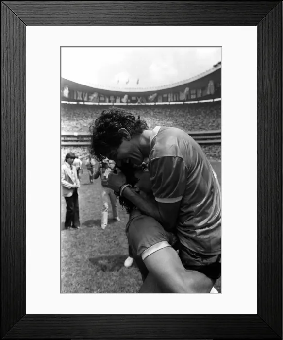 Framed Print : World Cup 1986 England 1 Argentina 2 Quarter final Argentine players embrace Framed Print : World Cup 1986 England 1 Argentina 2 Quarter final Argentine players embrace