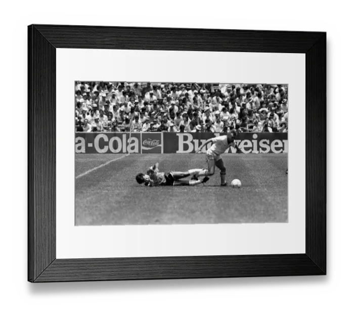 Framed Print : World Cup 1986 England 1 Argentina 2 Quarter finals Peter Reid (white Framed Print : World Cup 1986 England 1 Argentina 2 Quarter finals Peter Reid (white