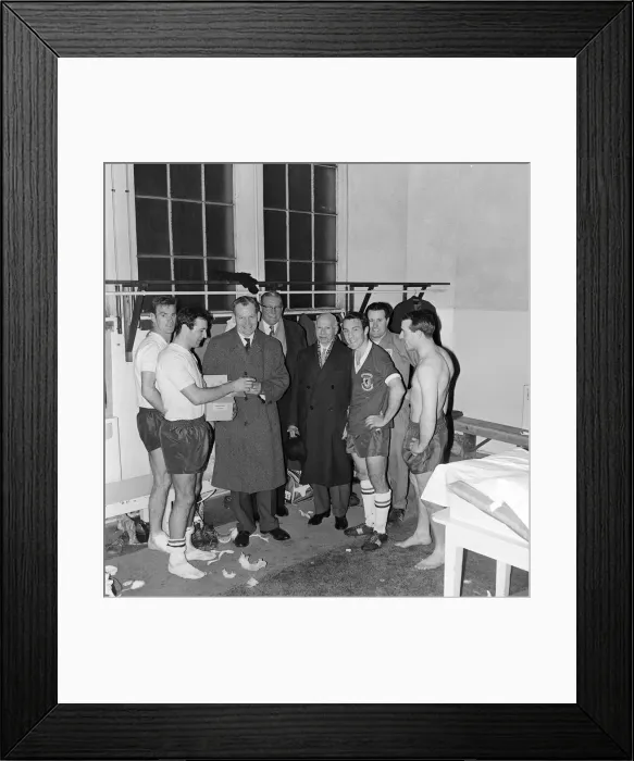 Framed Print : Sir Walter Winterbottom England manager November 1962 with England players Framed Print : Sir Walter Winterbottom England manager November 1962 with England players